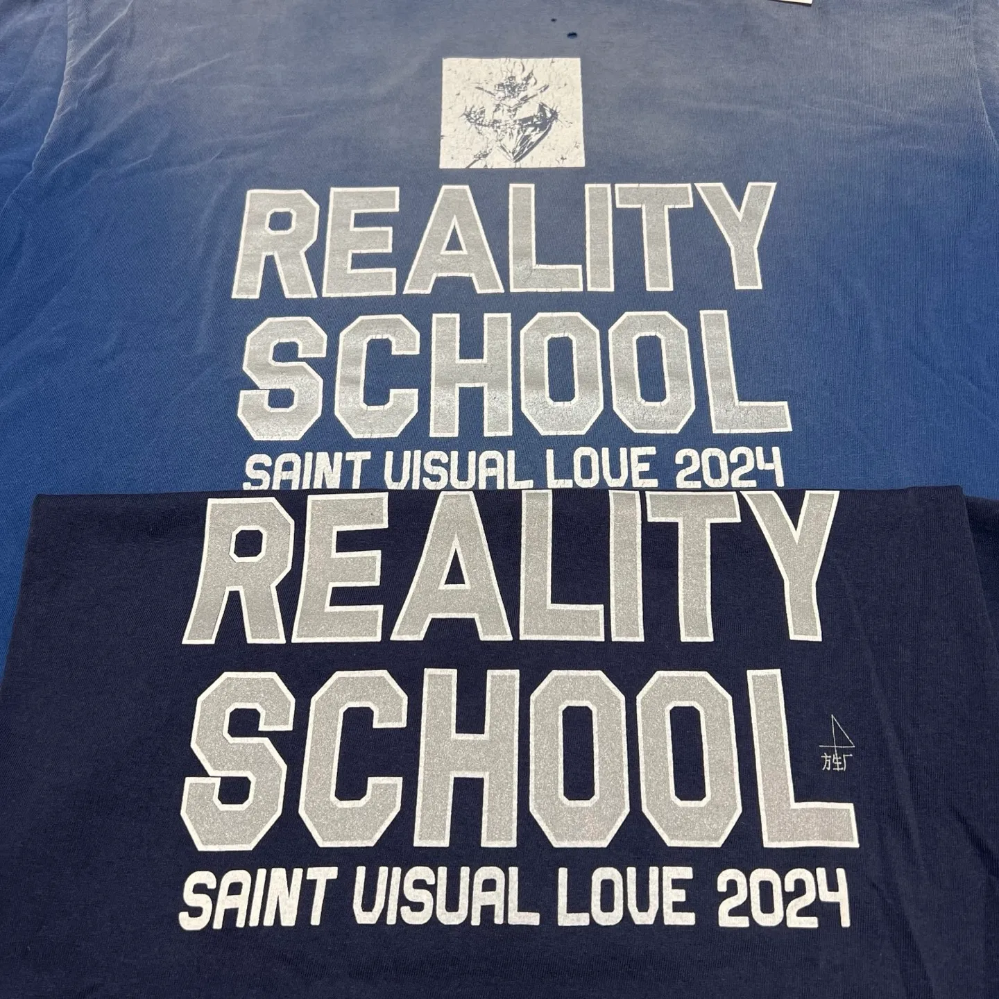 Printing proofing SAINT Mxxxxxx REALITY SCHOOL SS_TEE/NVY Slogan distressed short-sleeves Washed blue S-XL Garment dyeing Ma Liu fading Super complex shearing and destruction treatment Correct version Cylindrical fabric Customized original consistent main mark/wash mark Original consistent silver powder printing Distressed treatment